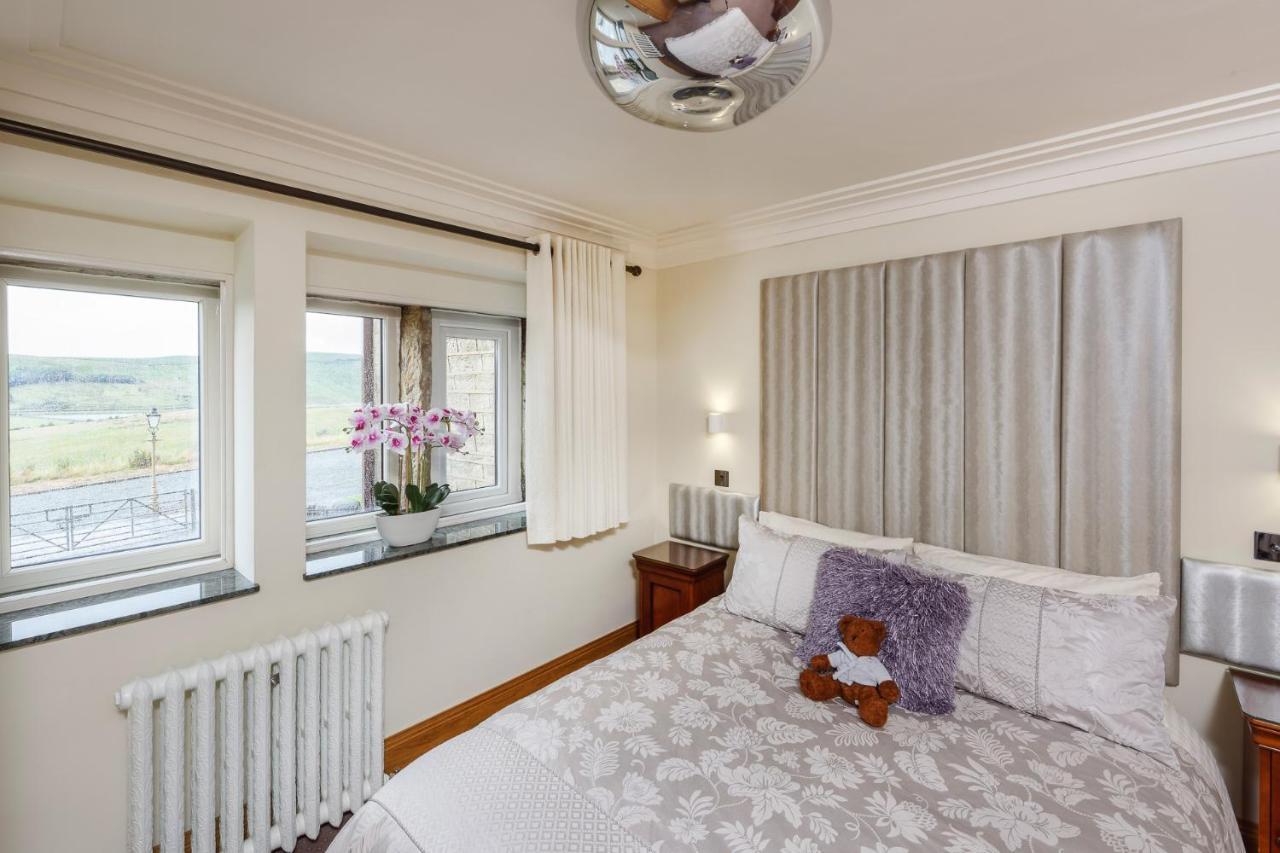 The Saddleworth Hotel Diggle Екстериор снимка